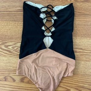 Acacia Bronx One Piece